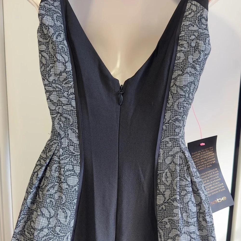 Bebe floral jacquard pleat dress - Picture 4 of 4